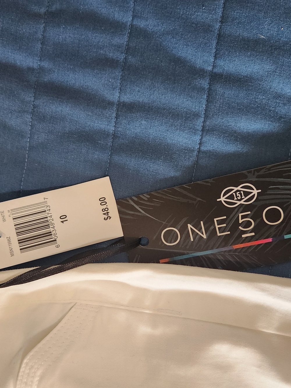 One 5 One White Women's  Bermuda Shorts-Size 10 - Picture 3 of 8